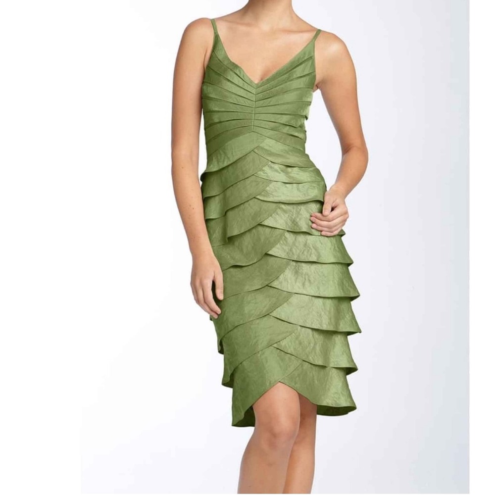 Adrianna Papell Occasions Green Tiered Ruffle V Neck Cocktail Dress Women's Sz 6